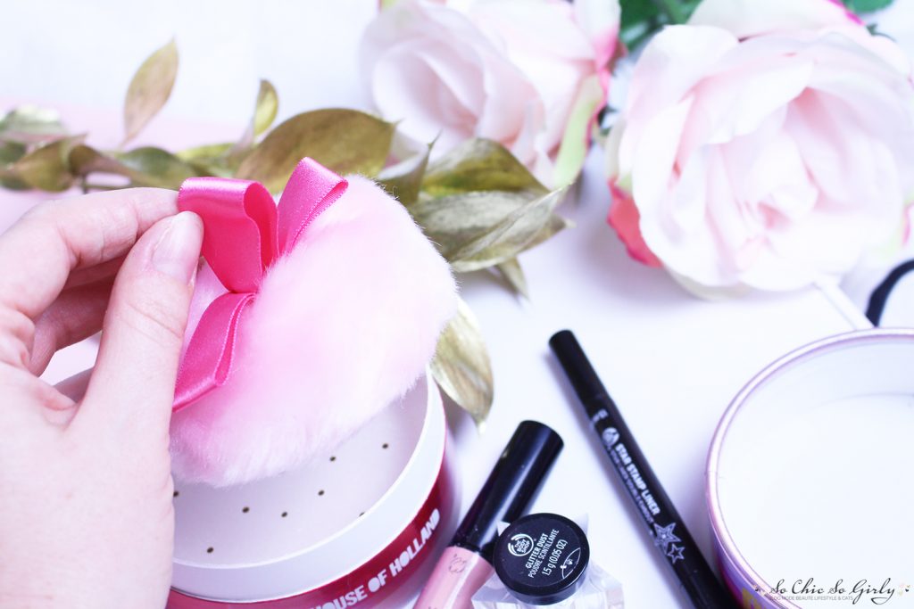 maquillage de fête avec poudre scintillante corps