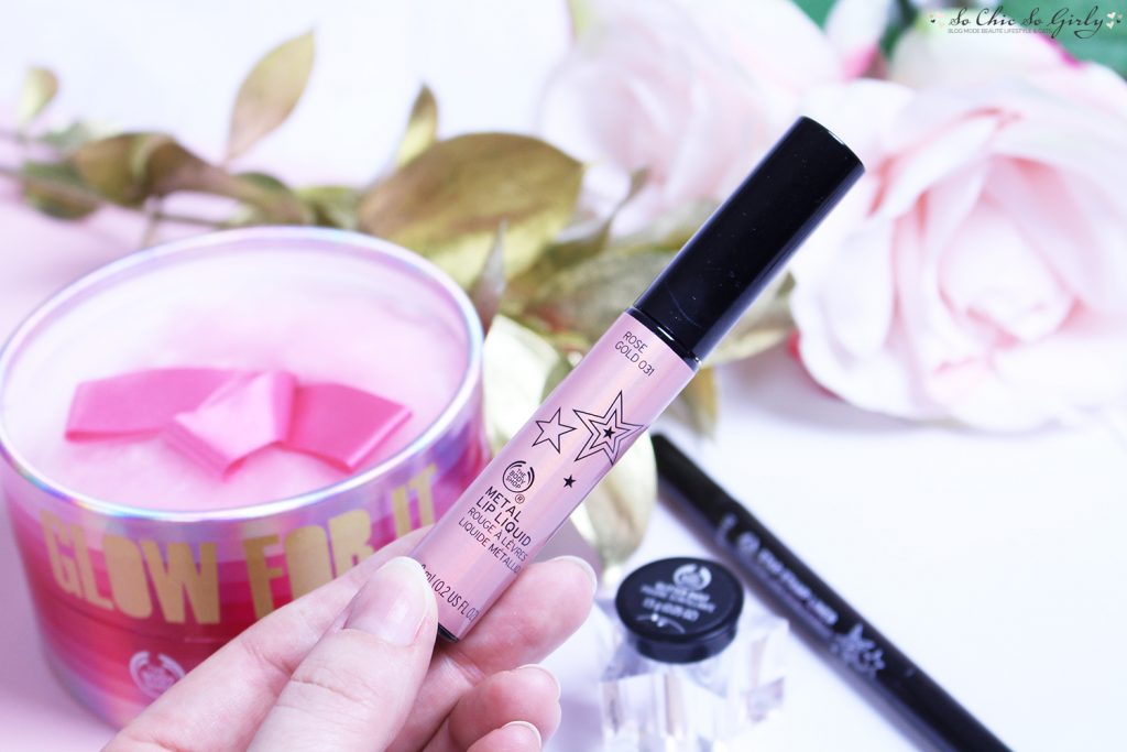 maquillage de fête avec rouge à lèvres métallique