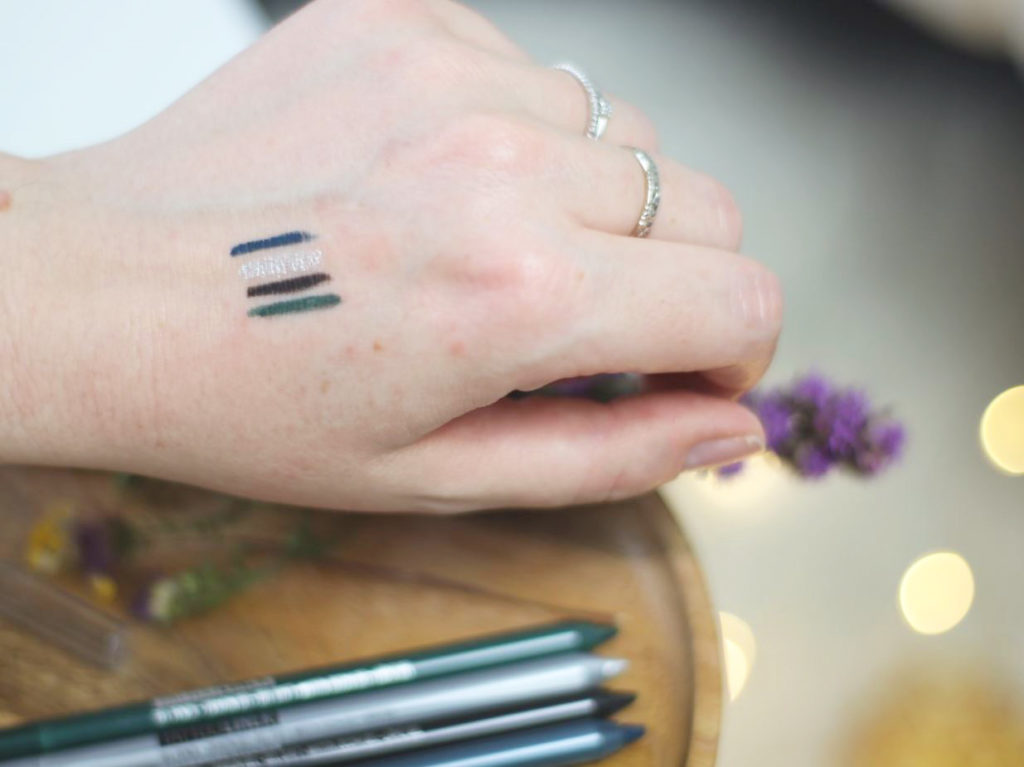 swatch des tattoo liner de maybelline